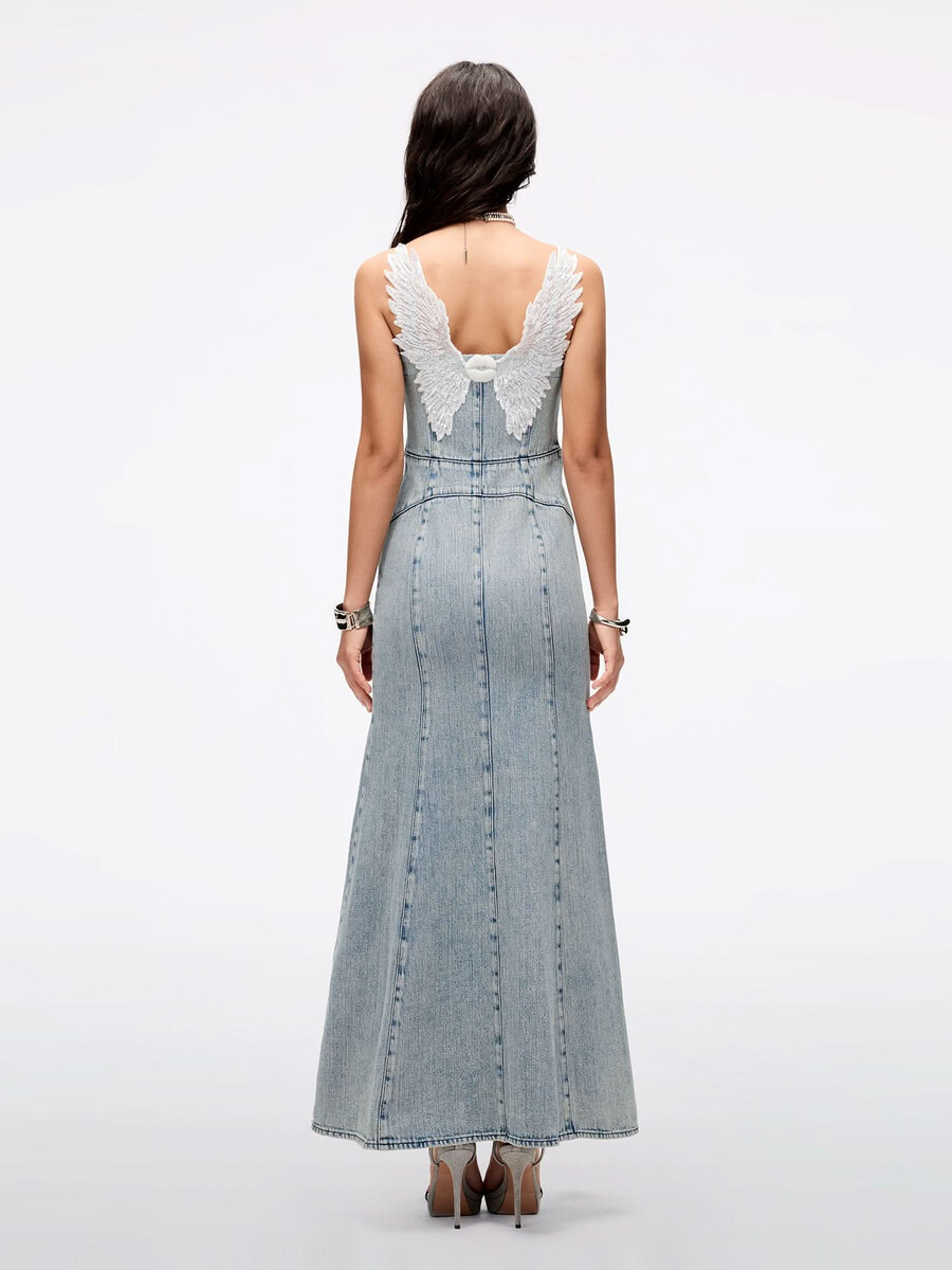 mit flügeln verziertes perlenbesetztes unterkleid