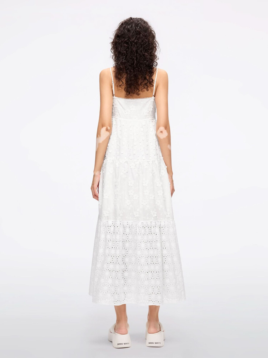 besticktes trägerkleid