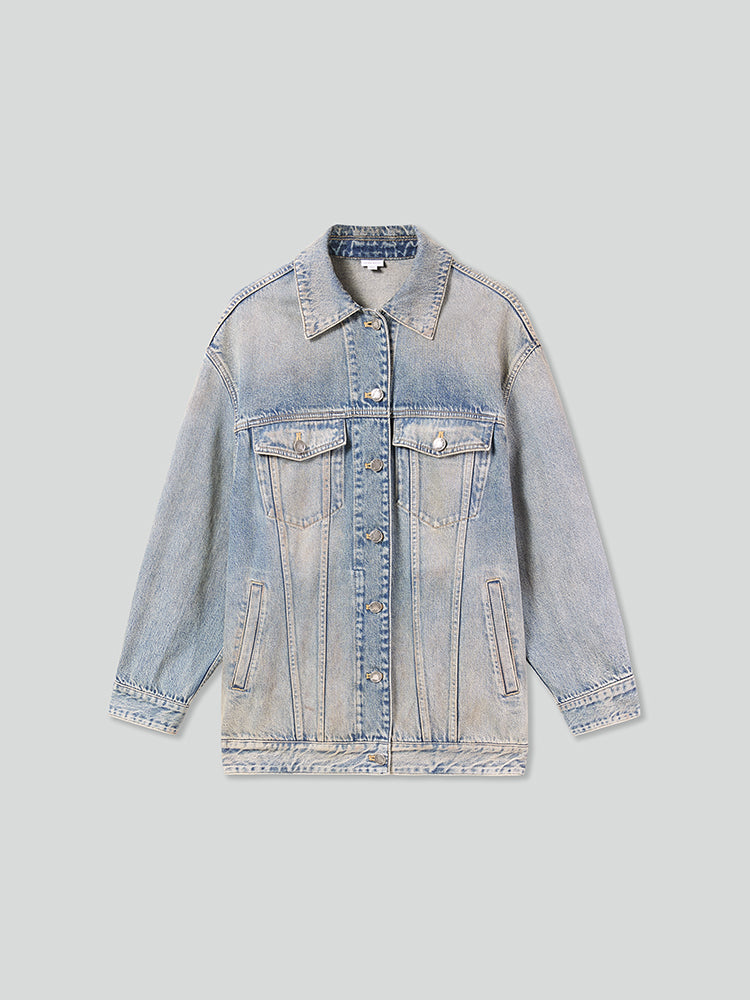 abgenutzte schlammgefärbte jeansjacke