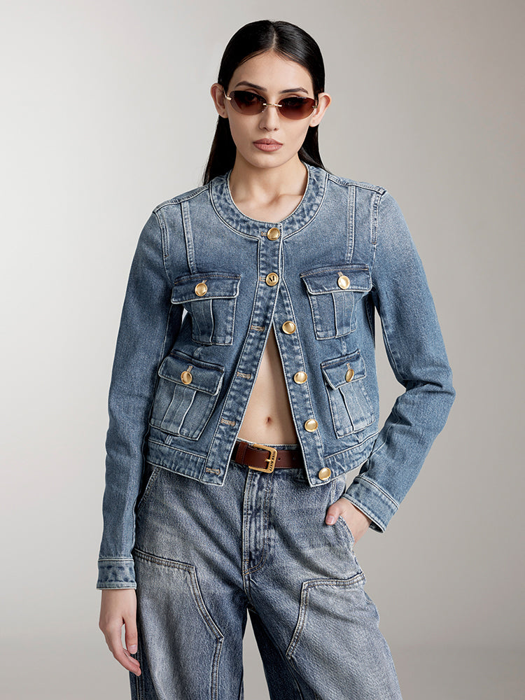 kurze cargo-jeansjacke mit rundhalsausschnitt