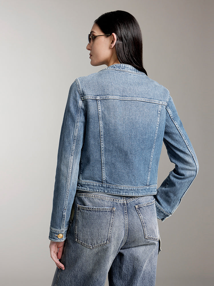 kurze cargo-jeansjacke mit rundhalsausschnitt