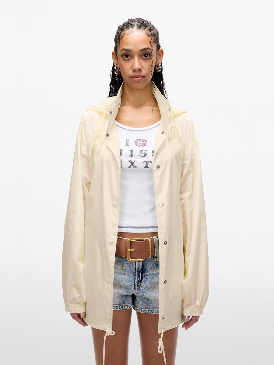 leichte jacke mit verstaubarer kapuze