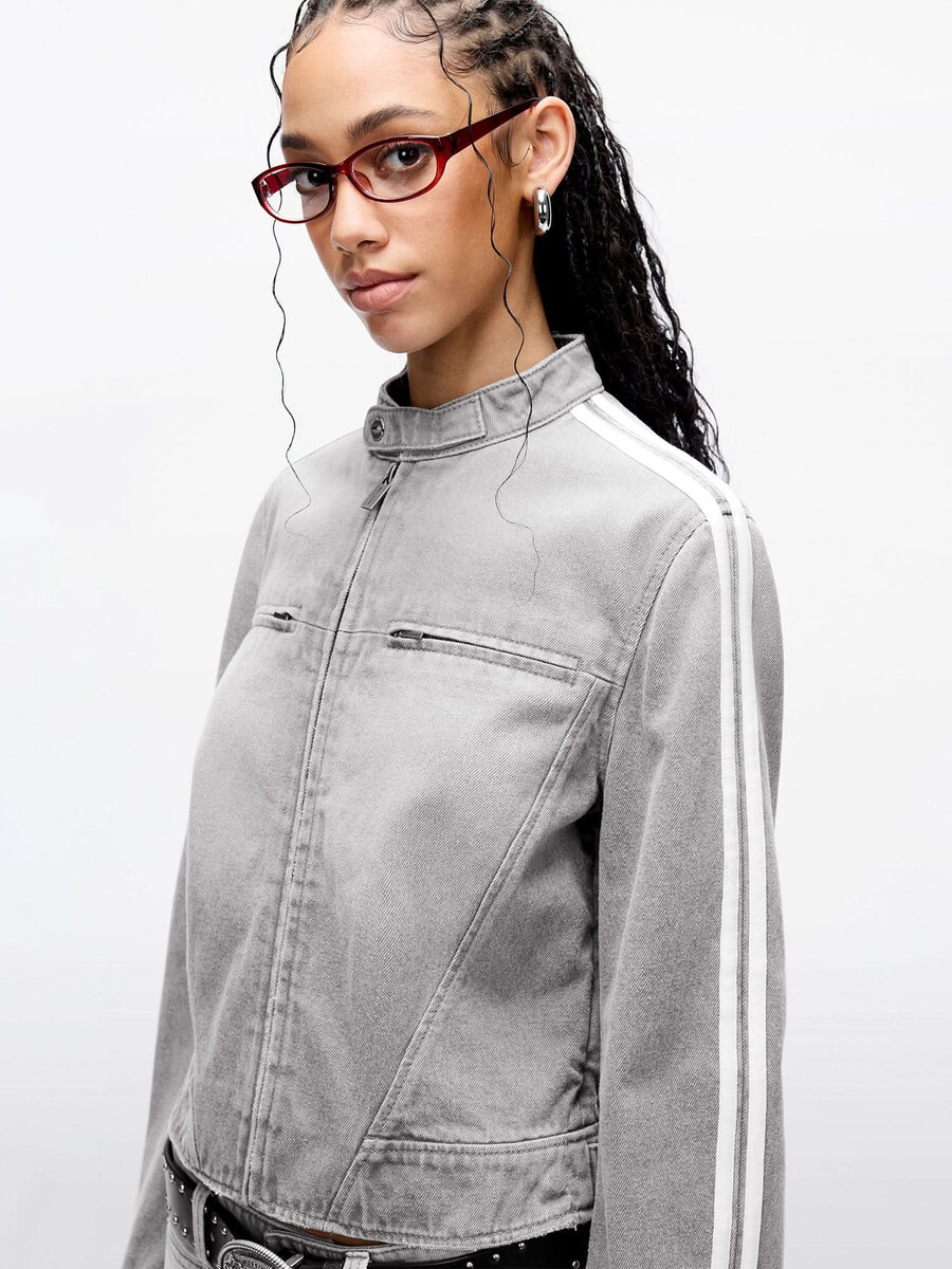 kurze jeansjacke mit stehkragen und reißverschluss