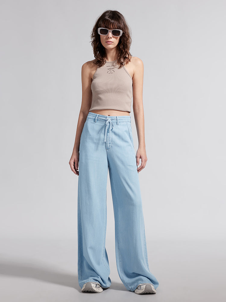 jeans aus tencel mit elastischem bund und fließendem schnitt