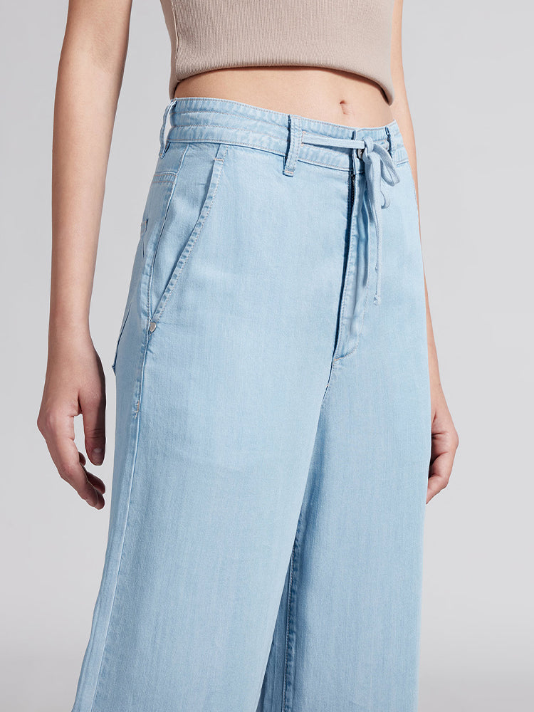 jeans aus tencel mit elastischem bund und fließendem schnitt