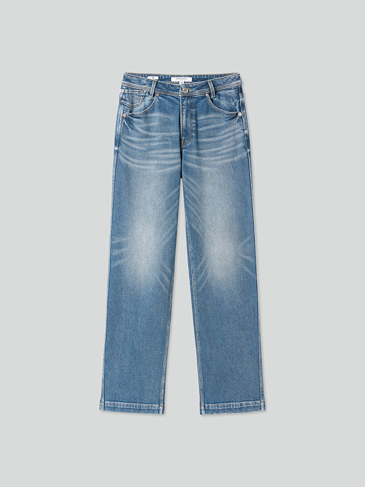 denimblaue gewaschene jeans mit geradem schnitt