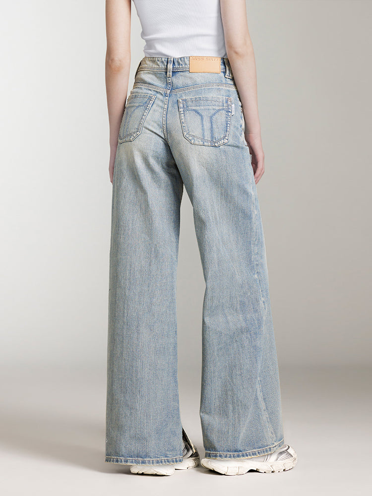 hellblaue zerrissene jeans mit weitem bein