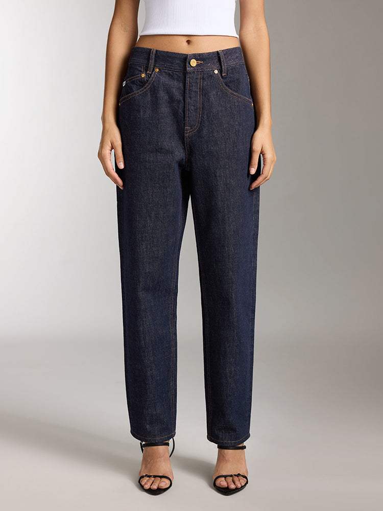 hüftig geschnittene schmal zulaufende jeans