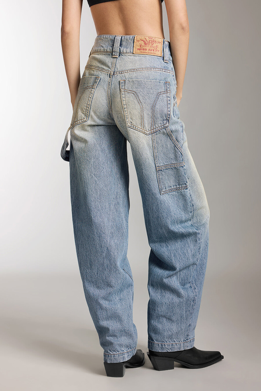 gewaschene abgenutzte cargo-jeans
