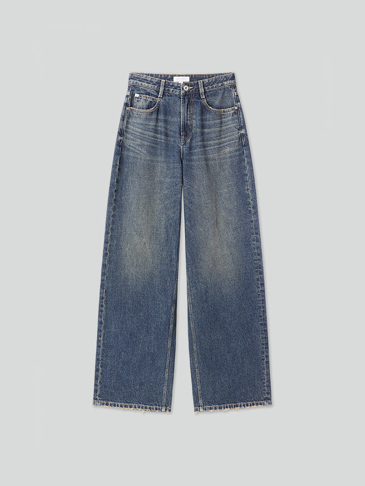 blaue jeans mit weitem bein