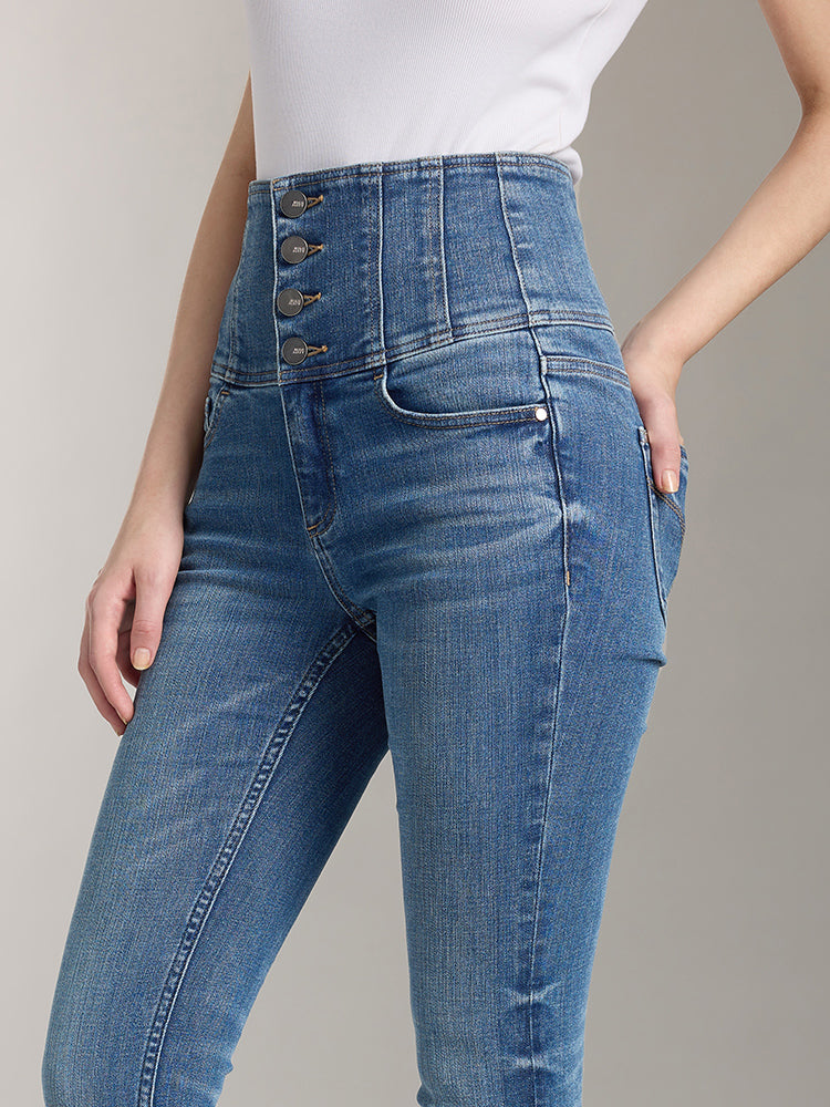 superhochtaillierte jeans mit vier knöpfen