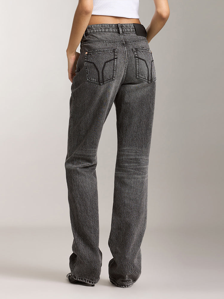 jeans in used-grau mit geradem schnitt
