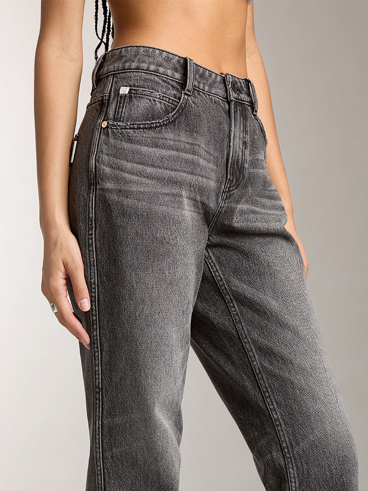 jeans in used-grau mit geradem schnitt