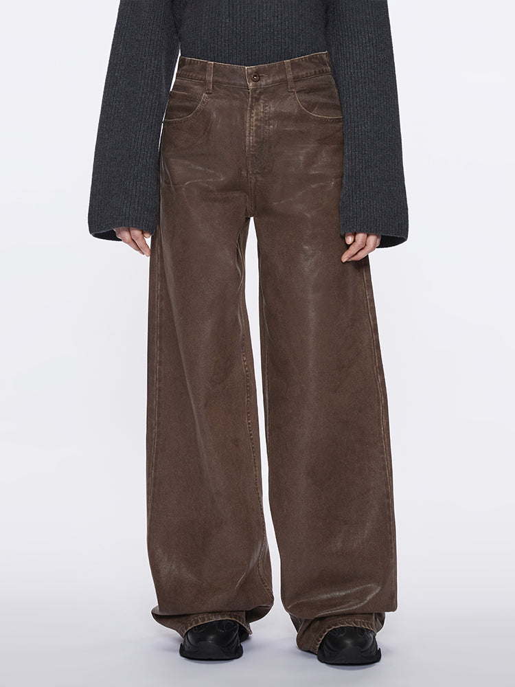 glänzende jeans mit geradem bein