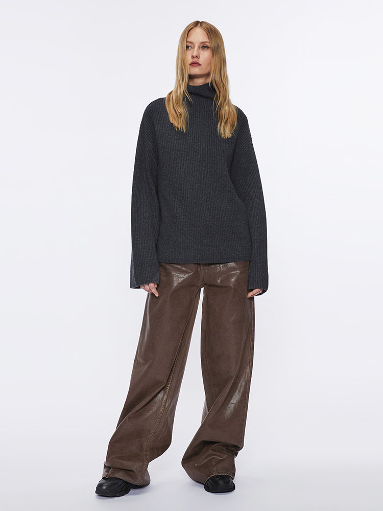 glänzende jeans mit geradem bein