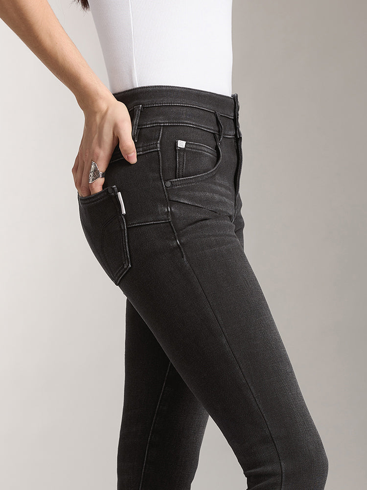 jeans mit doppelknopfleiste in schwarz und grau