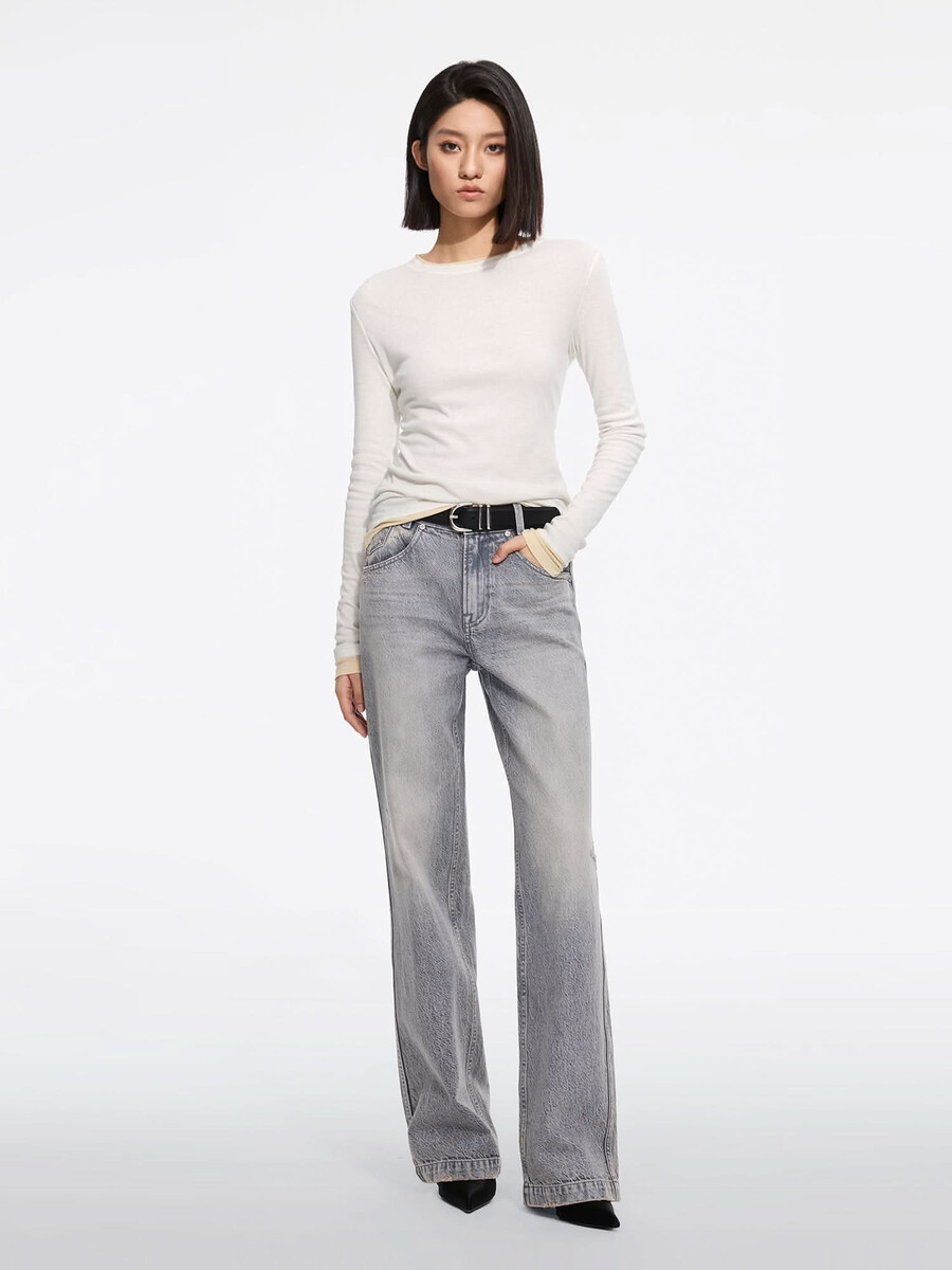 hellgraue jeans mit geradem bein