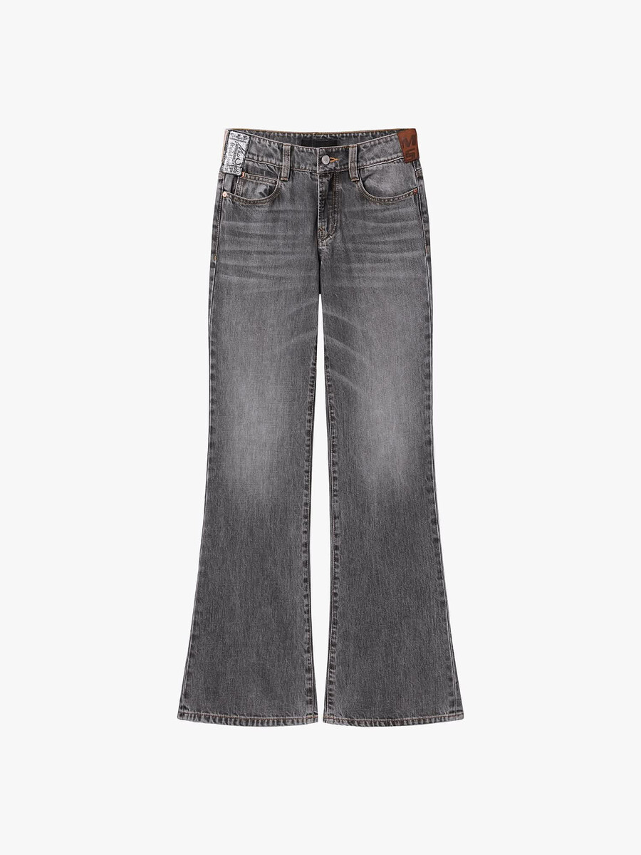 schlagjeans mit mehreren patches niedrigem bund