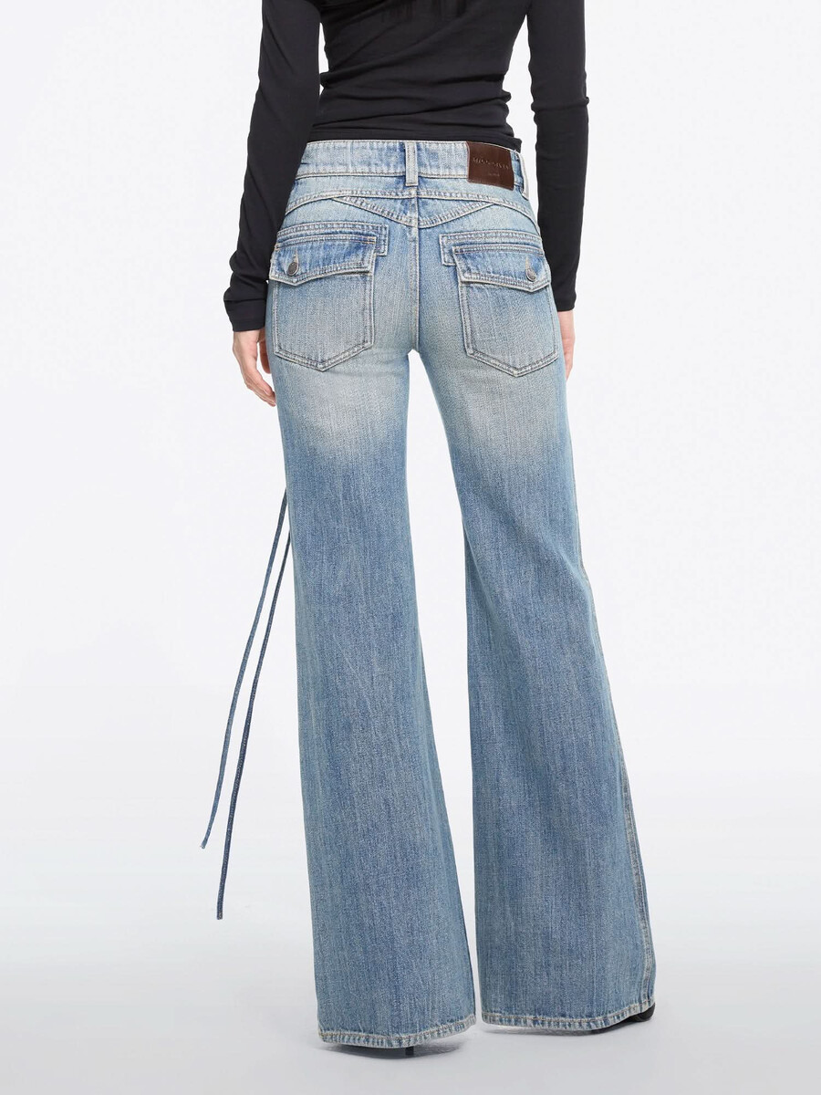 jeans mit blumenmuster und leichtem schlag