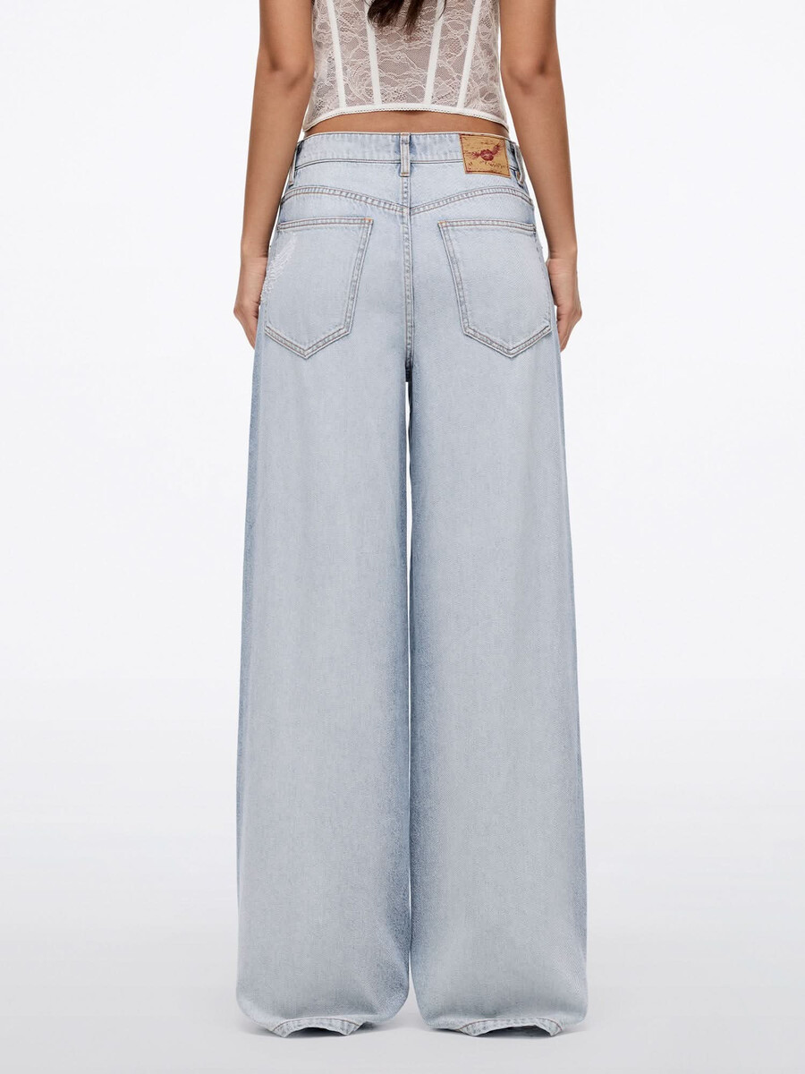 jeans mit perlenbesatz und weitem bein