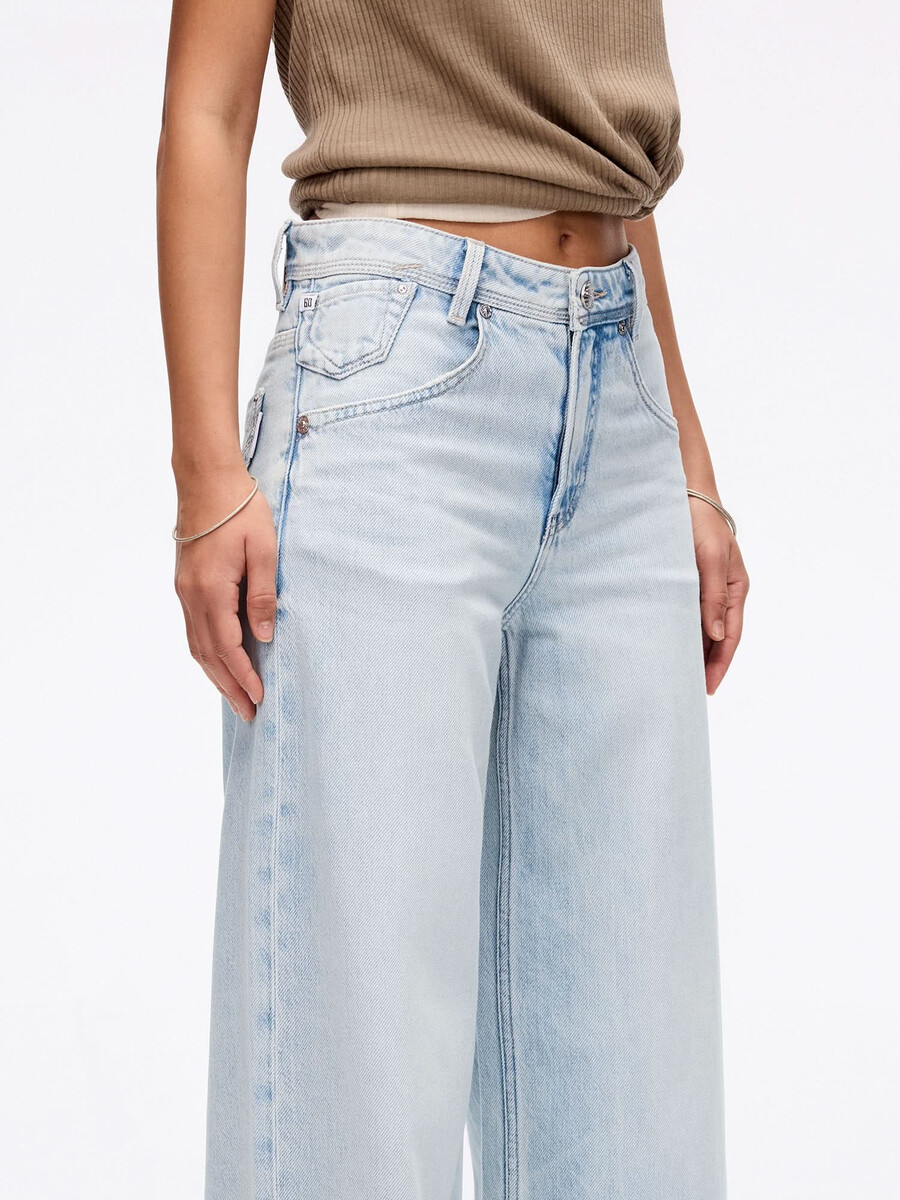 weit geschnittene jeans mit lockerem bein