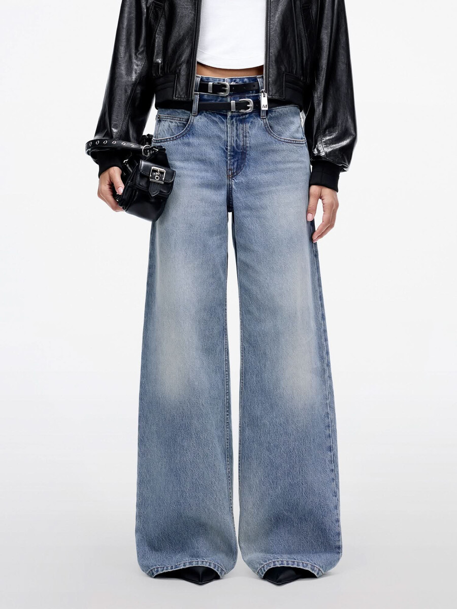 jeans mit doppeltem gürtel hohem bund und geradem bein
