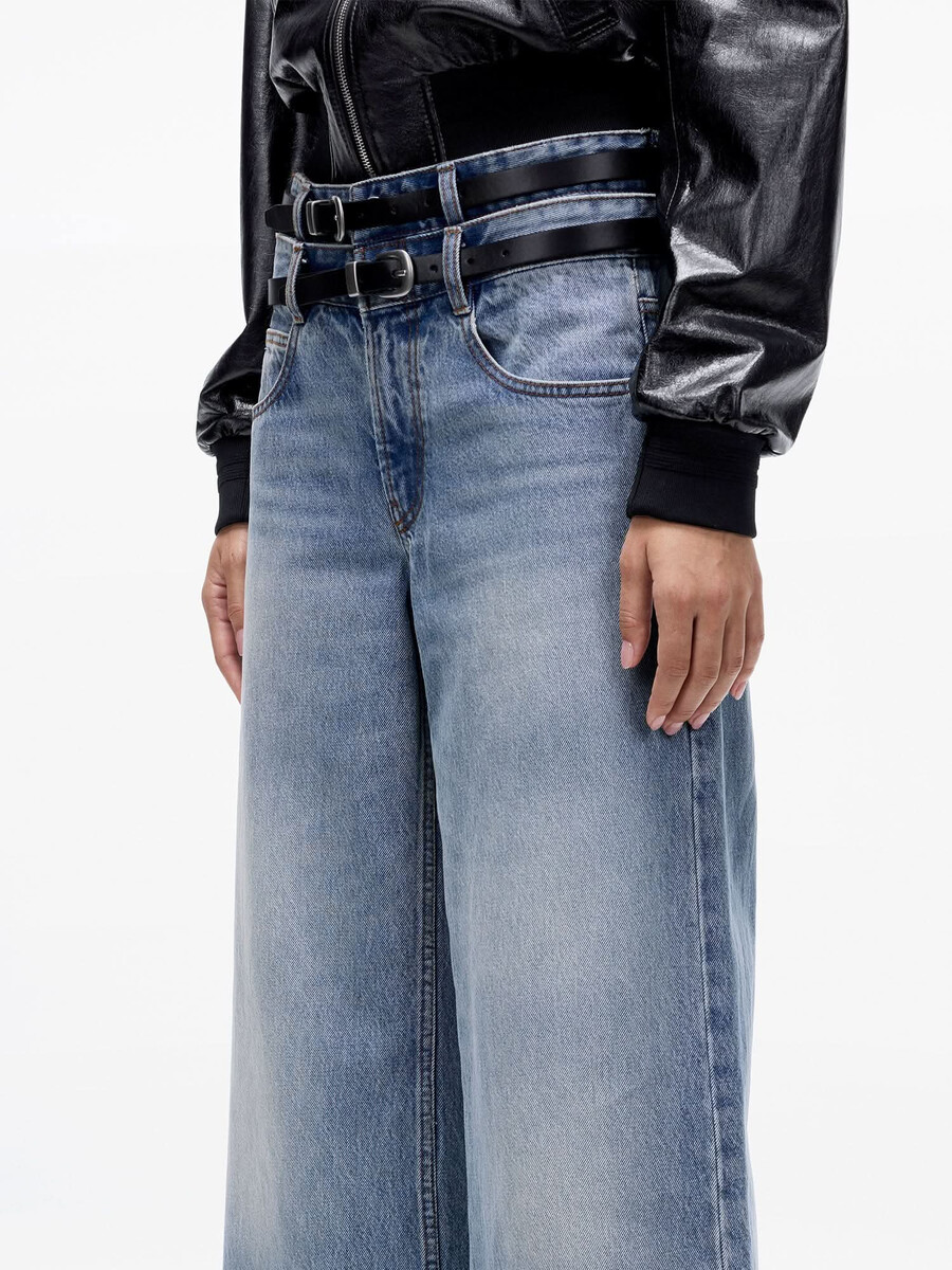 jeans mit doppeltem gürtel hohem bund und geradem bein