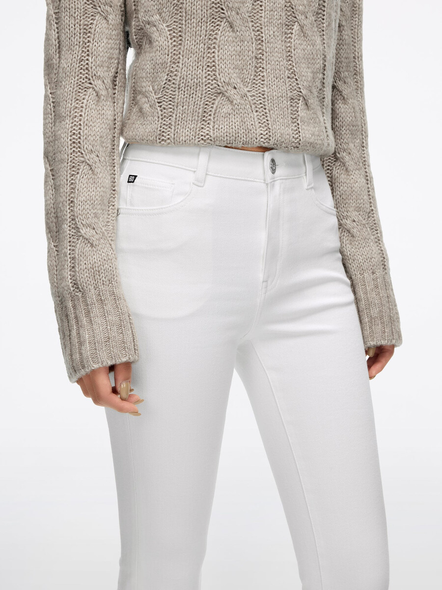 schmal ausgestellte jeans