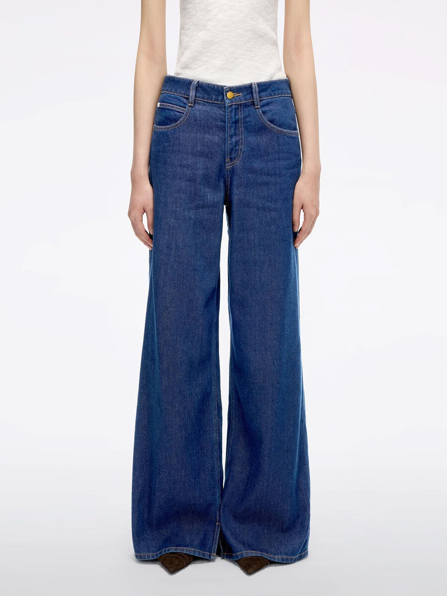 jeans mit schlitz am saum und weitem bein