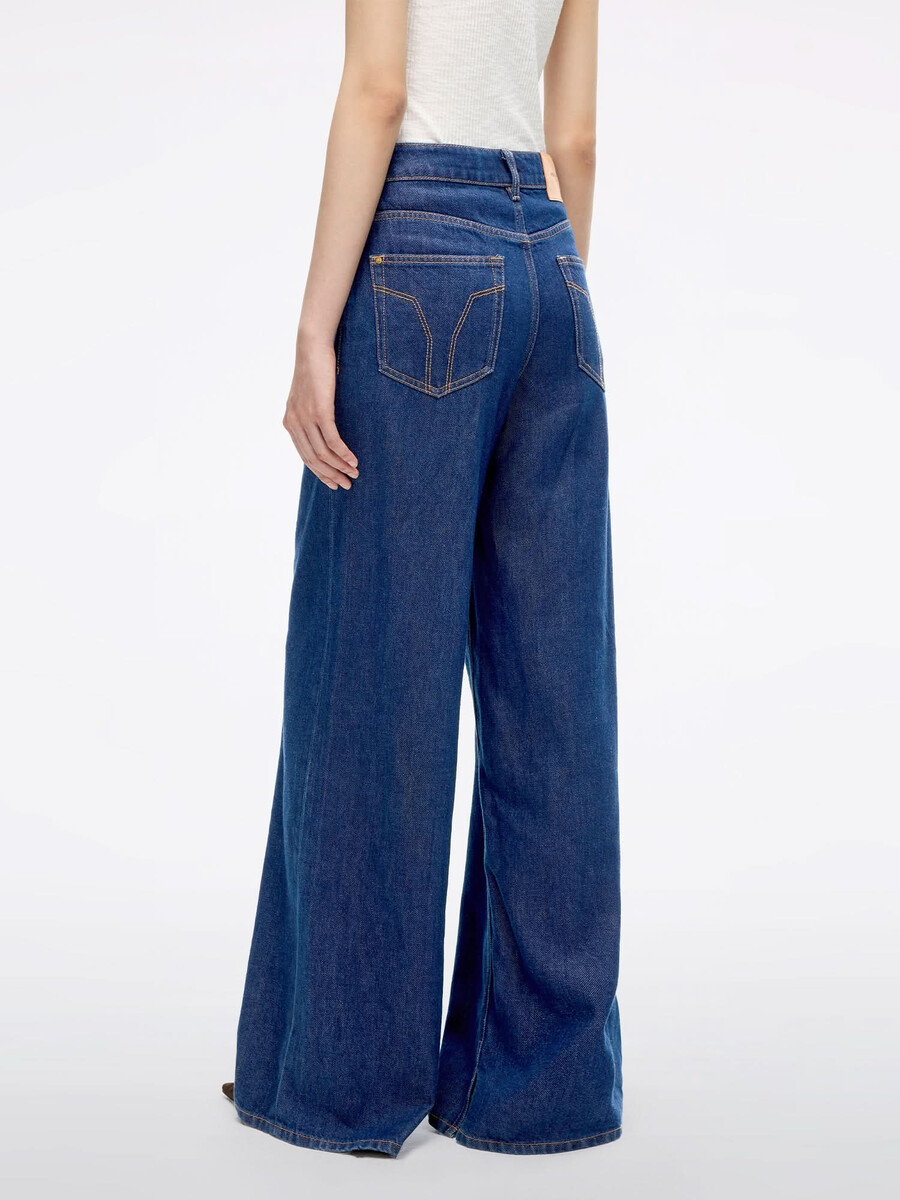 jeans mit schlitz am saum und weitem bein