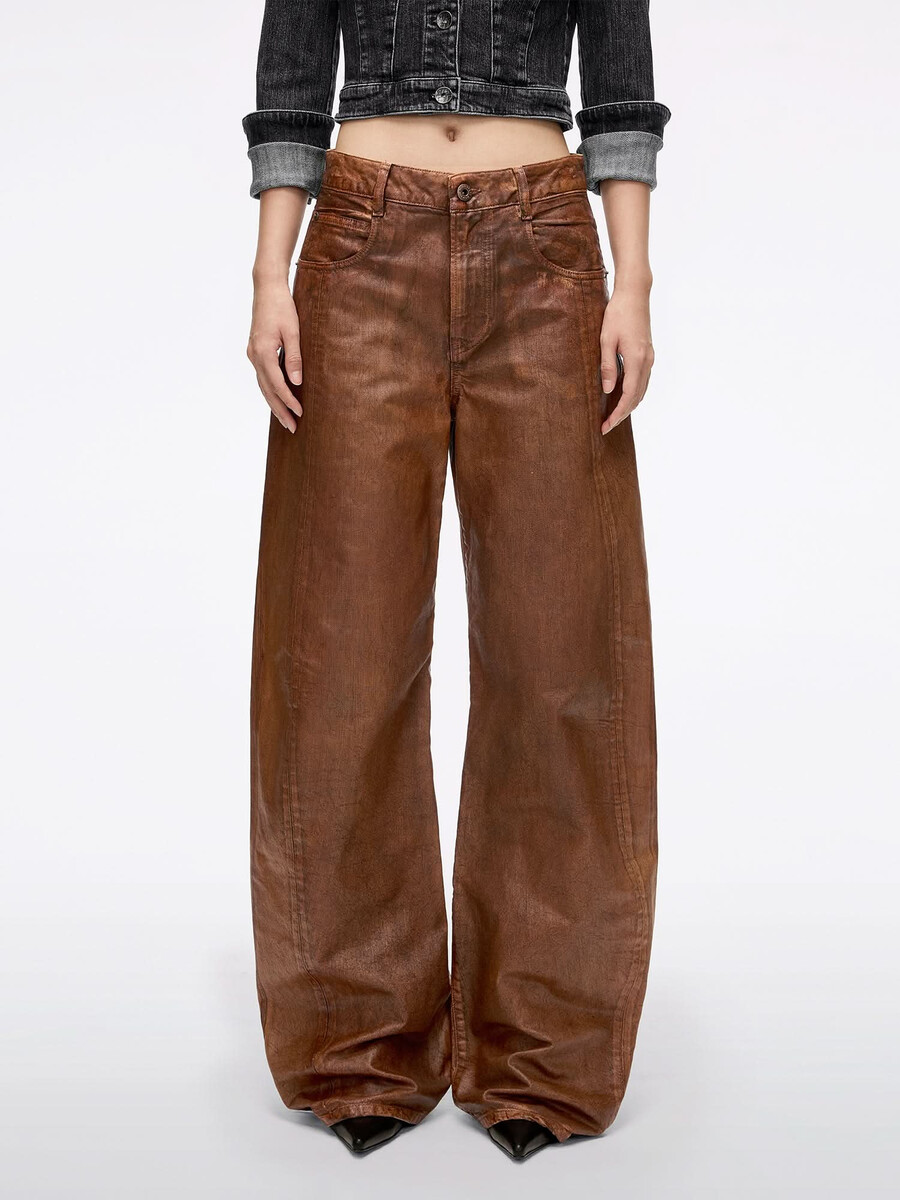 beschichtete jeans mit lockerer passform