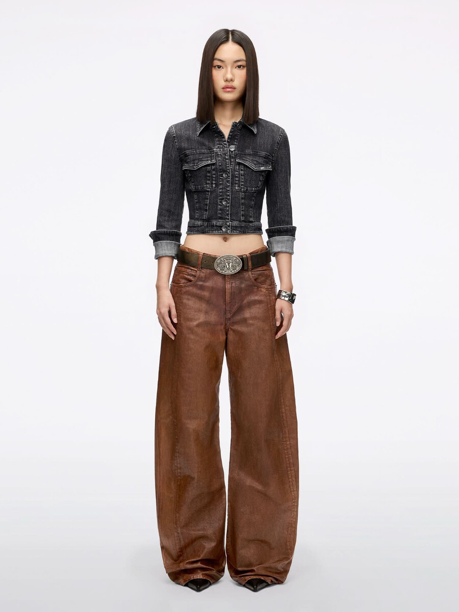 beschichtete jeans mit lockerer passform