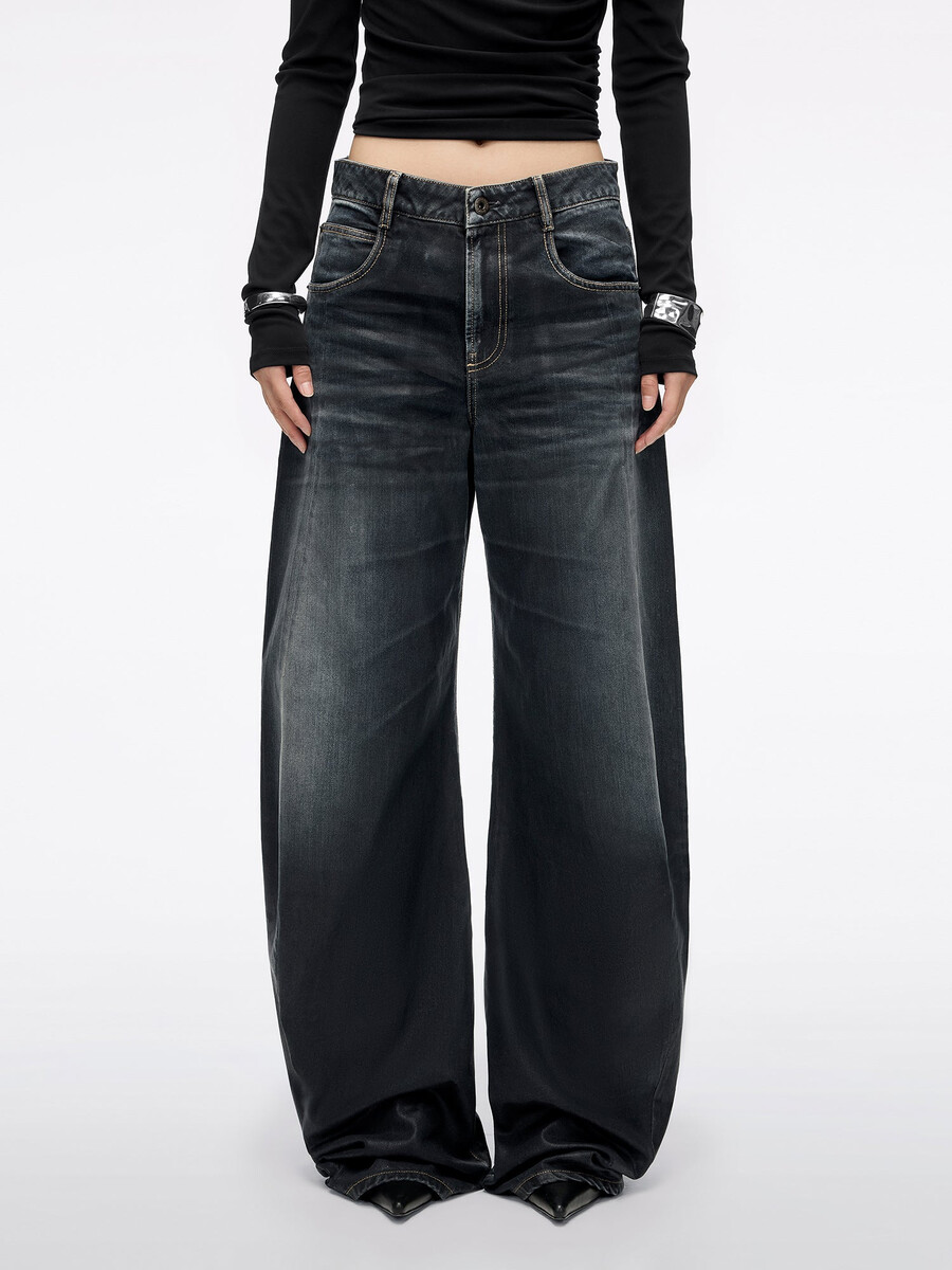 beschichtete jeans mit lockerer passform