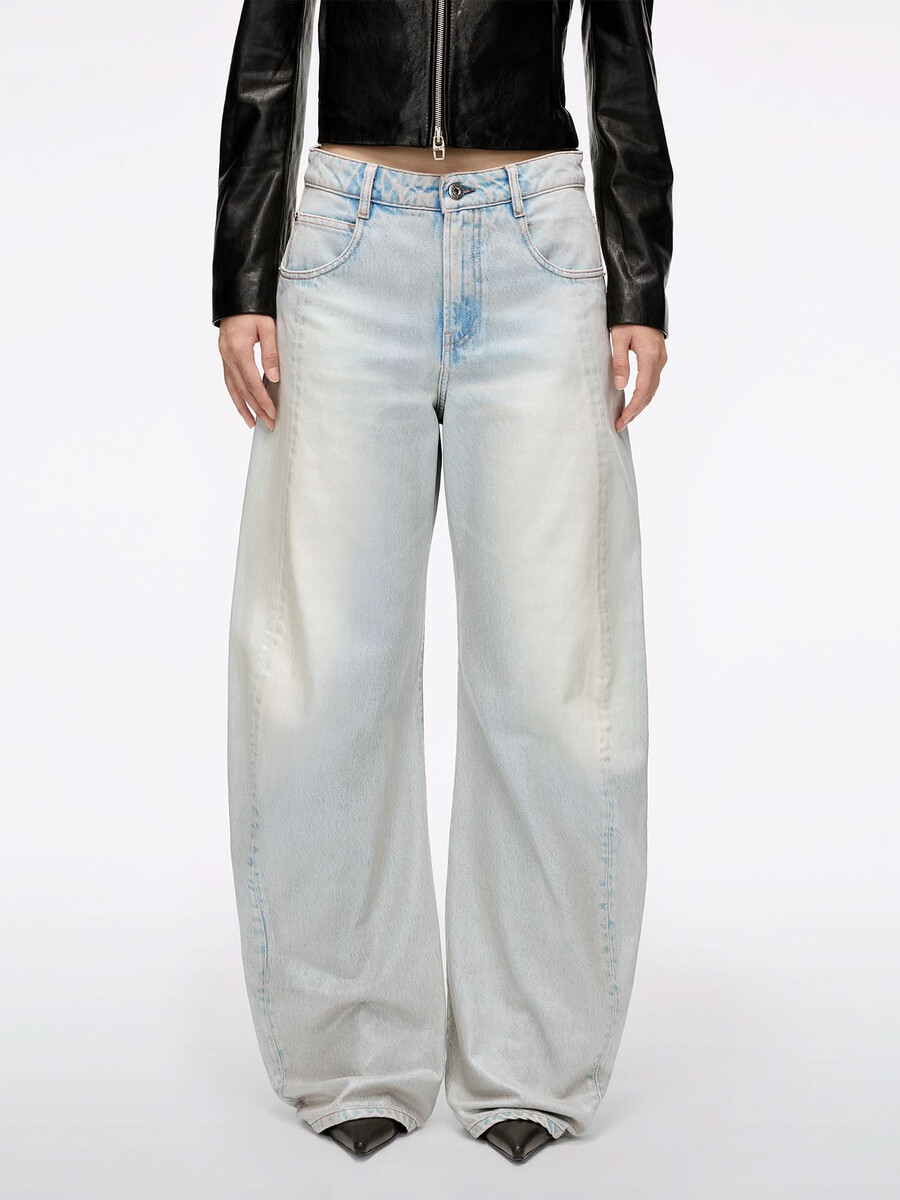 beschichtete jeans mit lockerer passform
