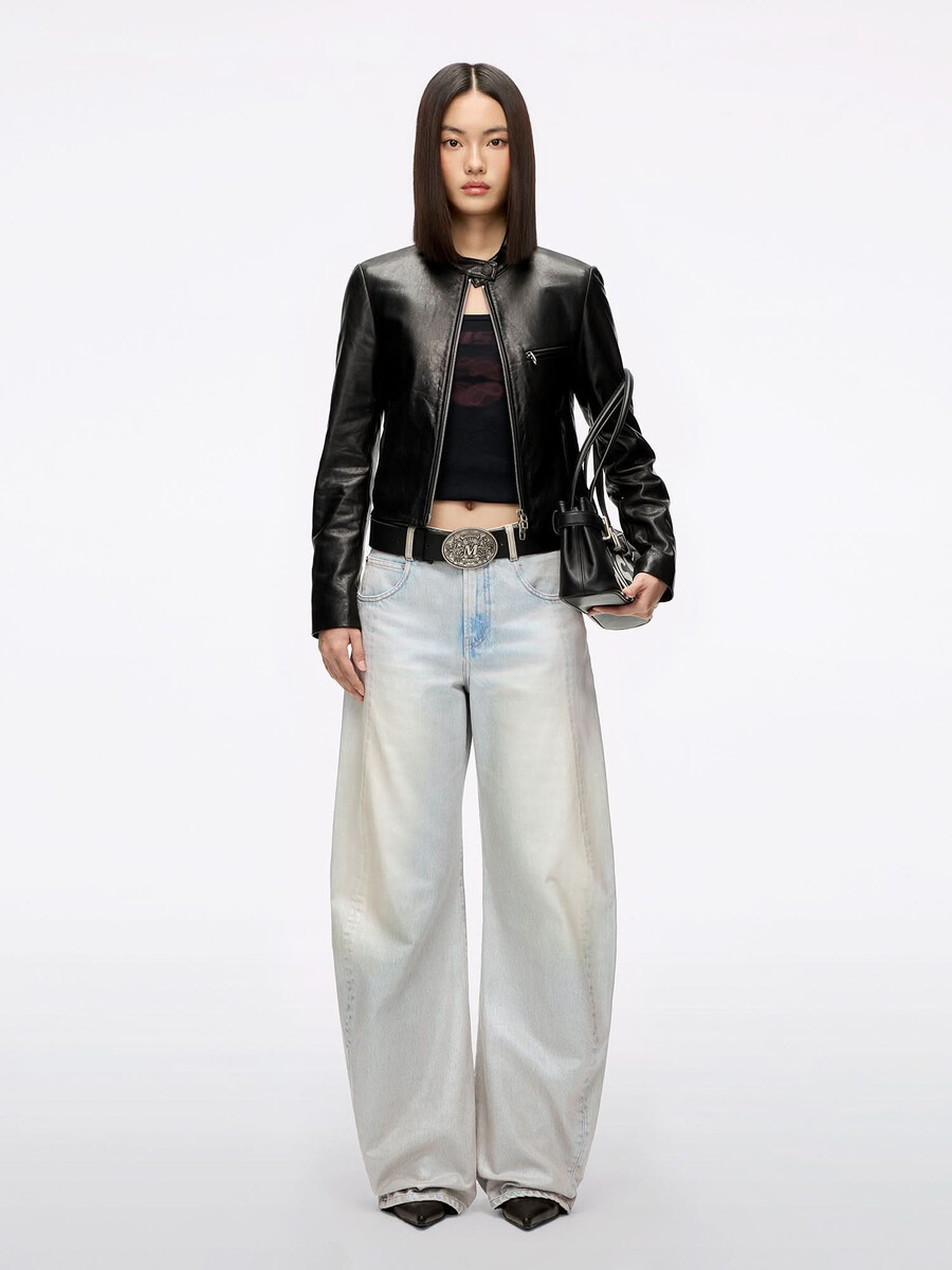 beschichtete jeans mit lockerer passform