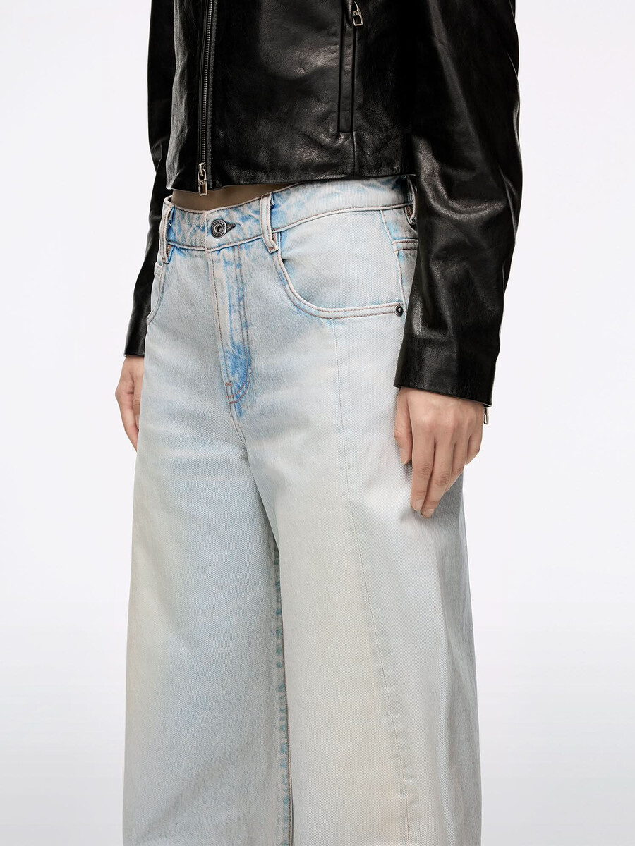 beschichtete jeans mit lockerer passform