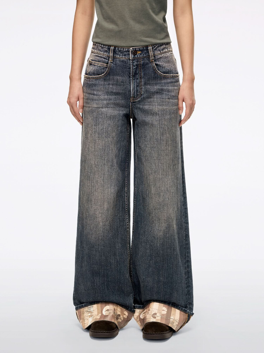 jeans mit geradem bein und umgeschlagenem saum