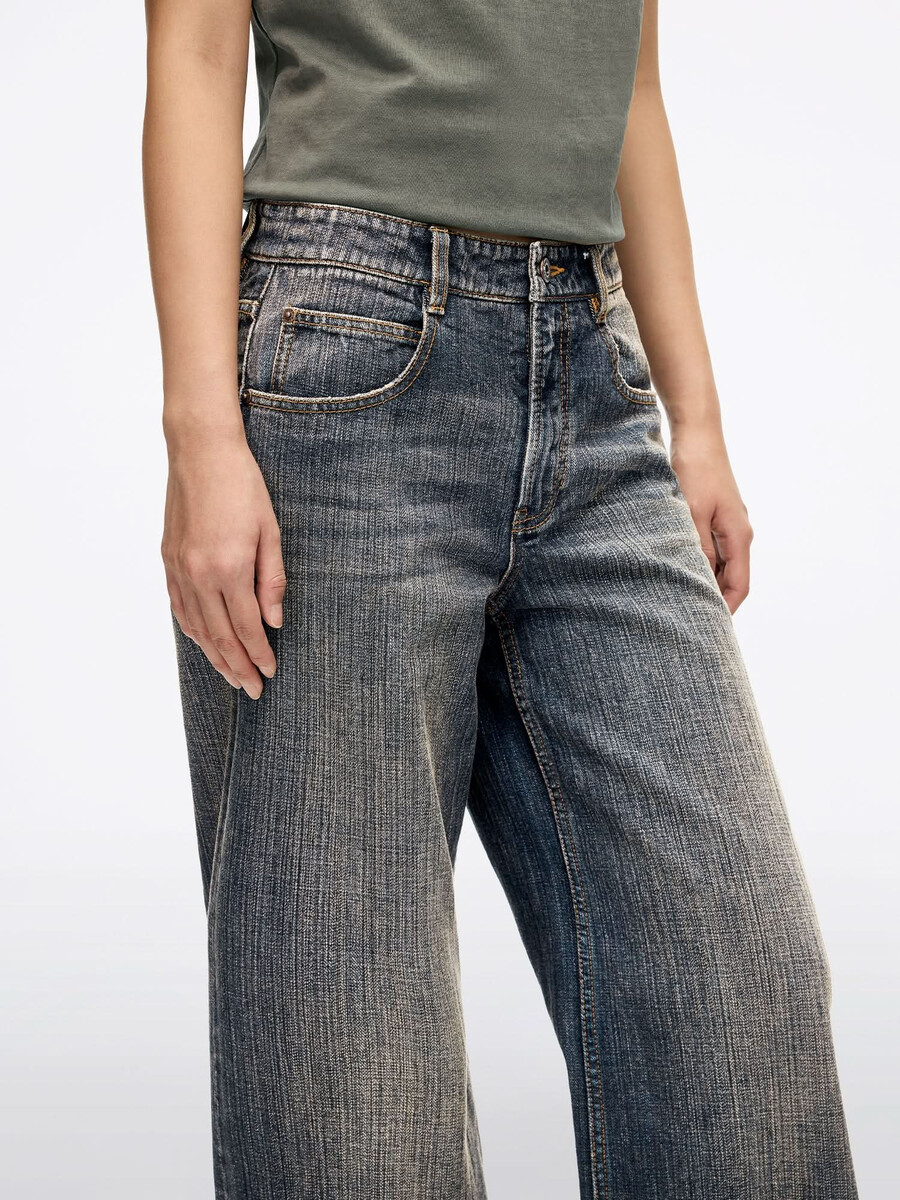 jeans mit geradem bein und umgeschlagenem saum