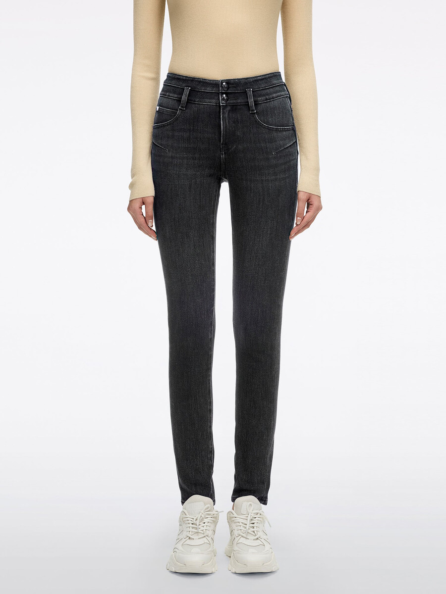 slim-fit-jeans
