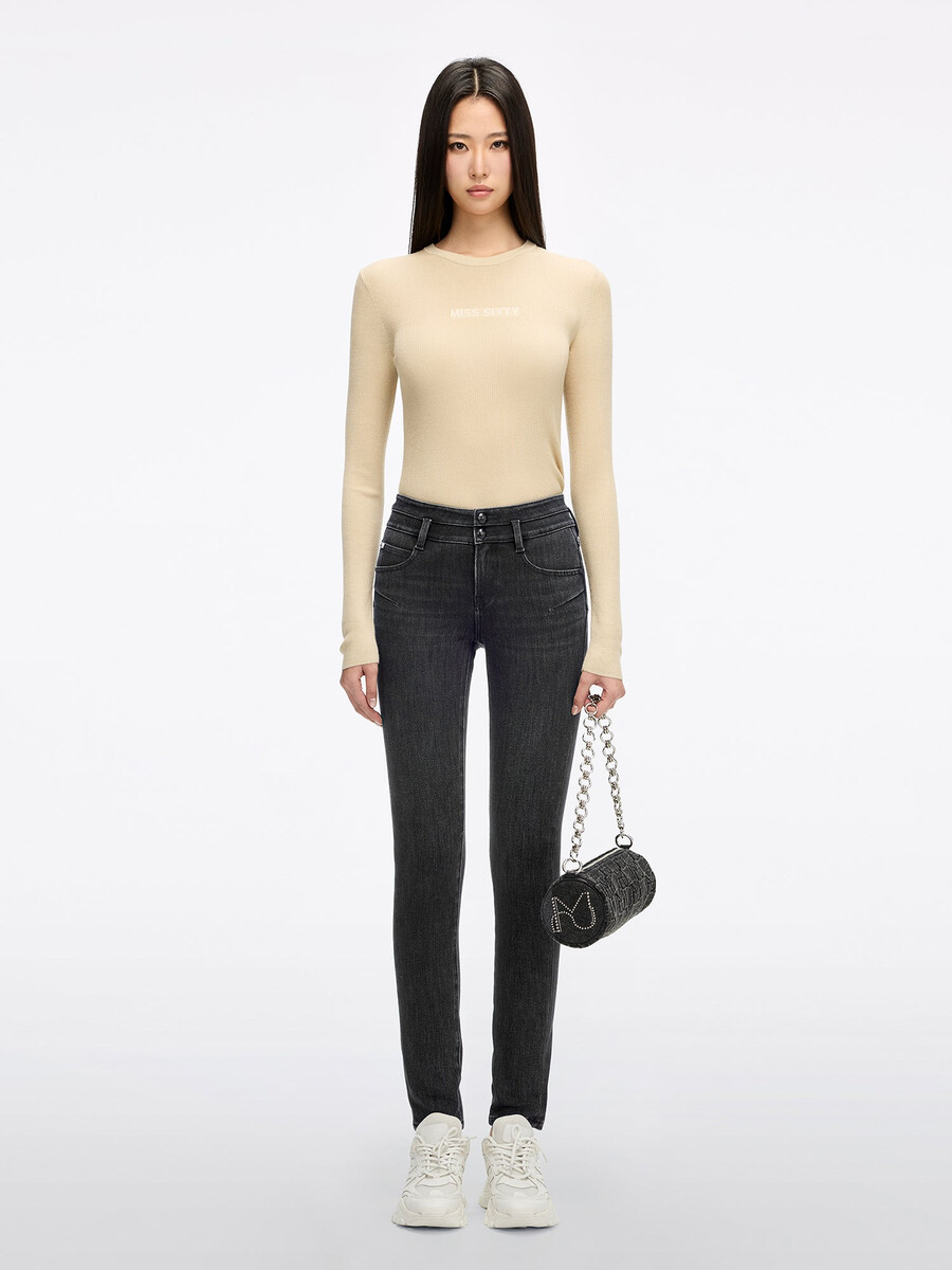 slim-fit-jeans