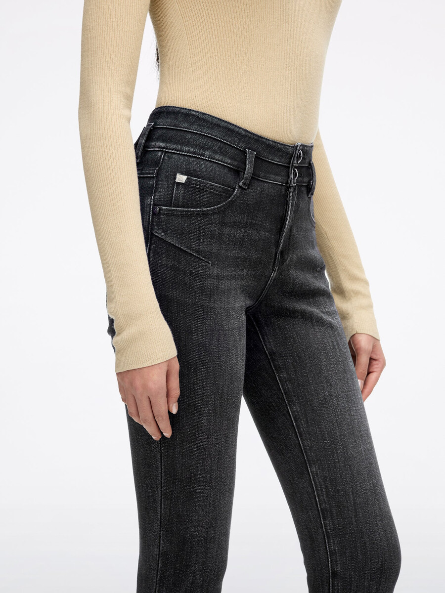 slim-fit-jeans