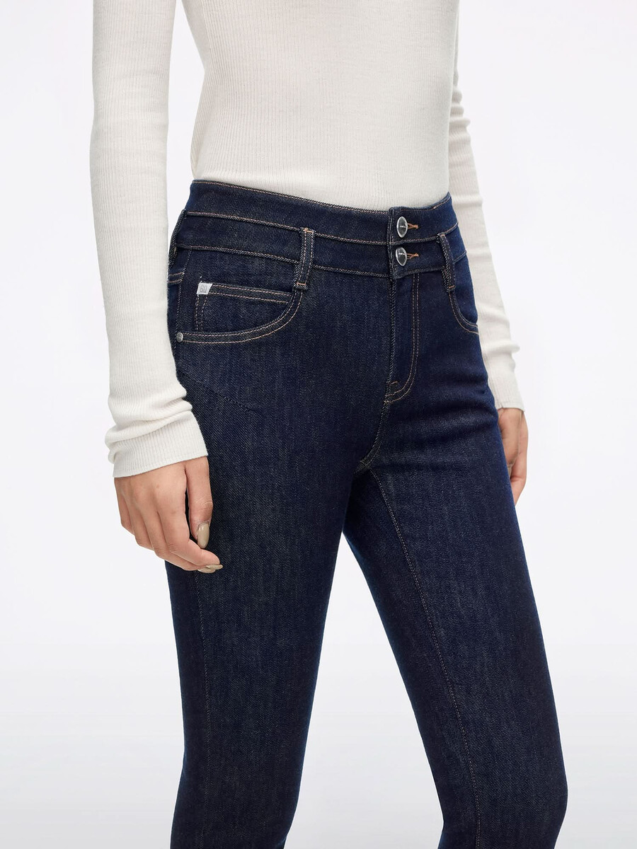 slim-fit-jeans