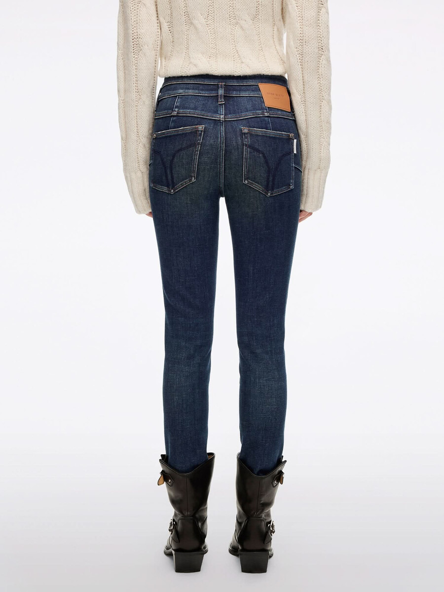 slim-fit-jeans