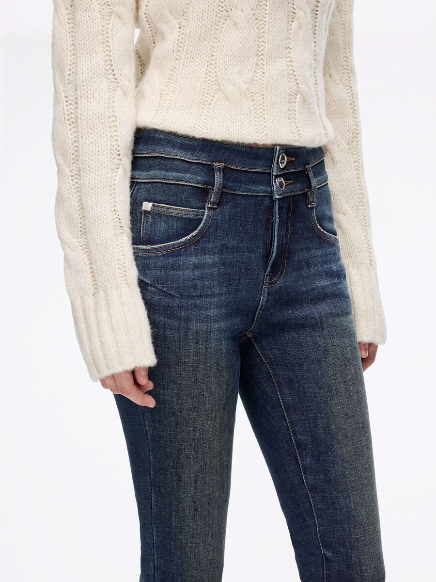 slim-fit-jeans