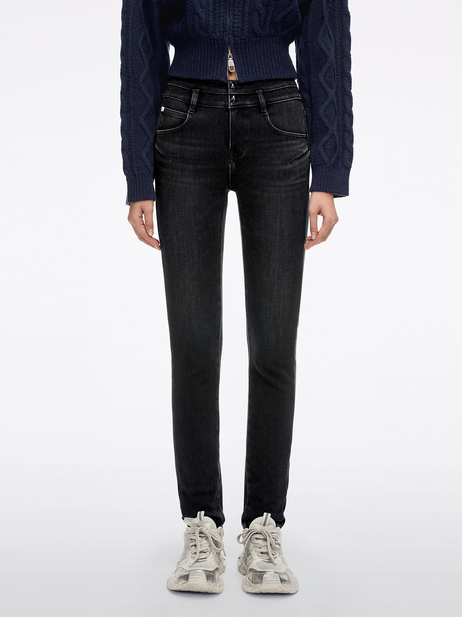 slim-fit-jeans