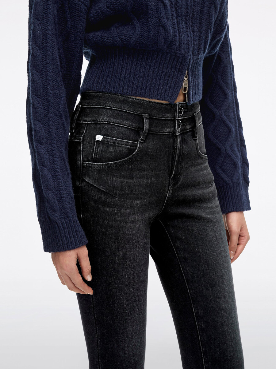 slim-fit-jeans