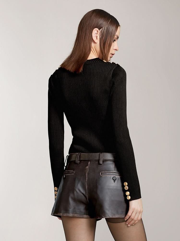 stricktop mit rundhalsausschnitt und knöpfen