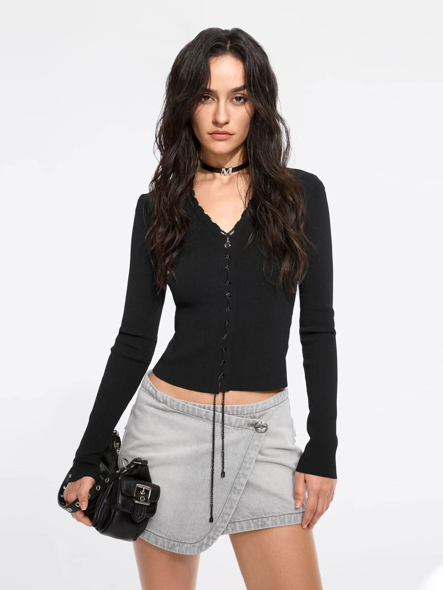 kurzes stricktop mit v-ausschnitt