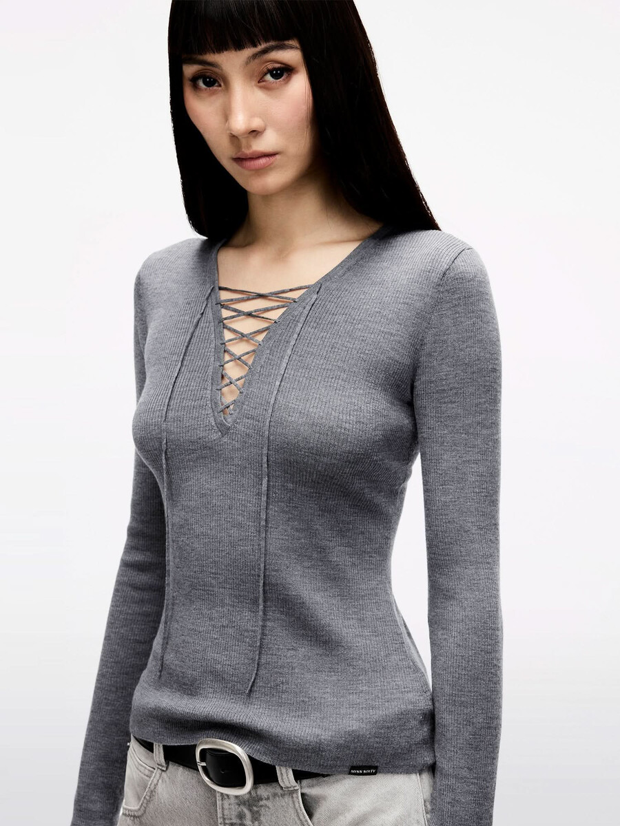 v-ausschnitt-pullover mit bindebändern