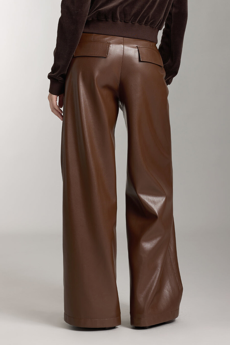 hochgeschnittene weite hose